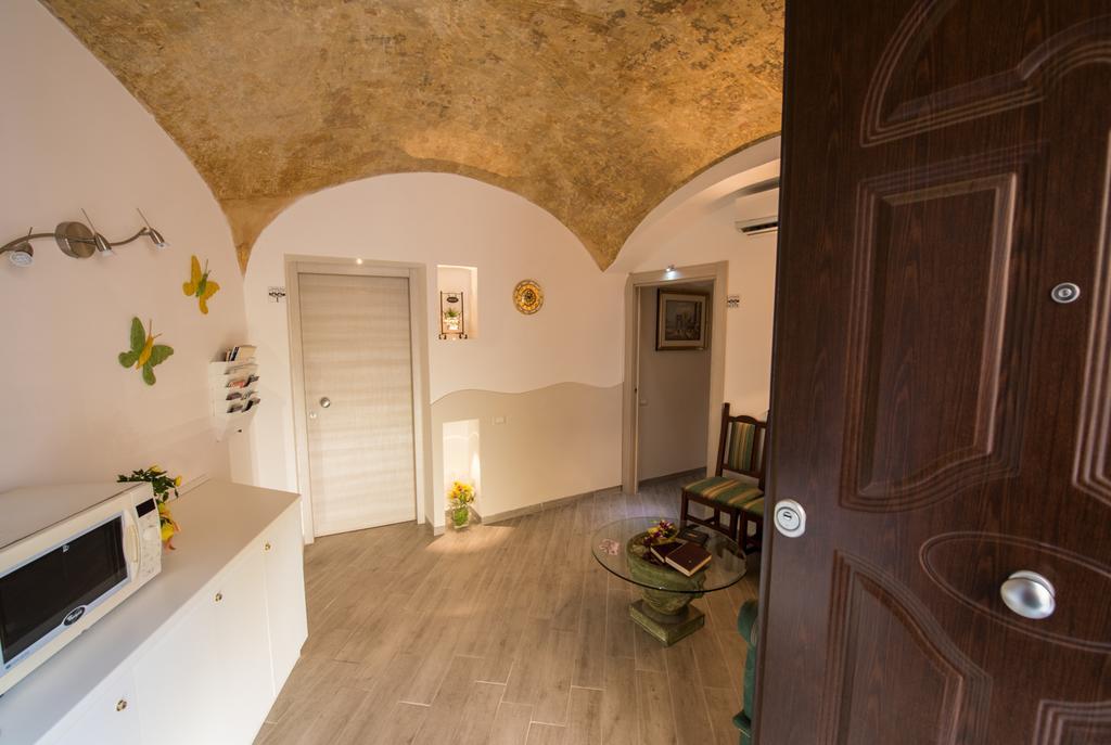 Petros Room Camere Салерно Экстерьер фото